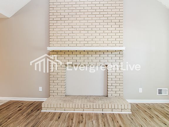 3rd image of 708 Green Springs Dr