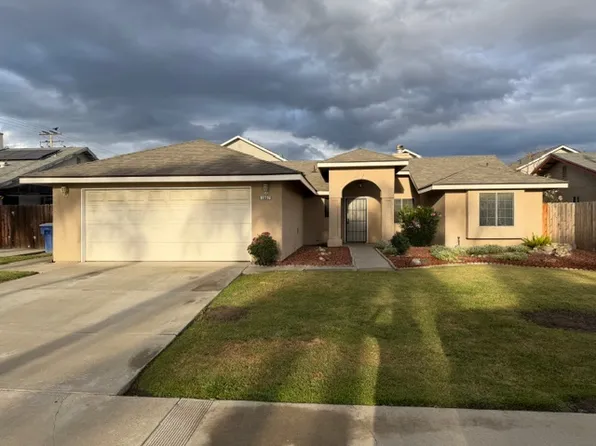 1667 Rosewood Ln, Hanford, CA 93230