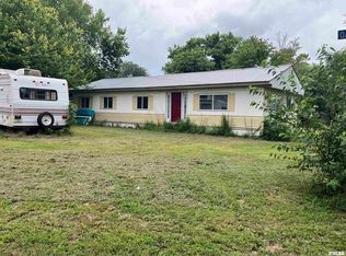 114 E Oak St, Gladstone, IL 61437