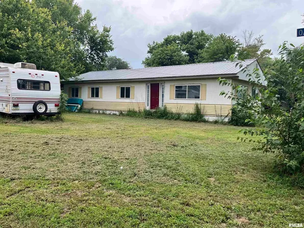 114 E Oak St, Gladstone, IL 61437