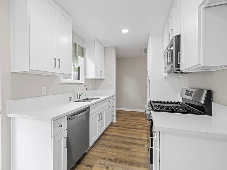 2348 Del Mar Rd — Photo 8