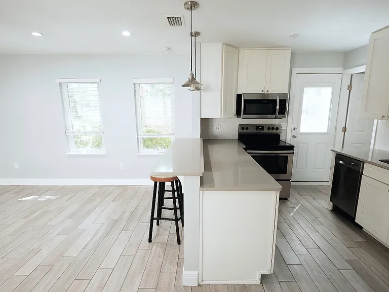 3209 Plaza Pl — Photo 4