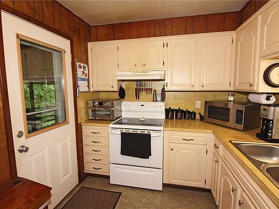 3rd image of 11 Glemsford Dr