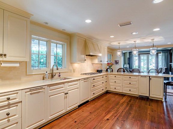 5th image of 313 Woodbridge Dr