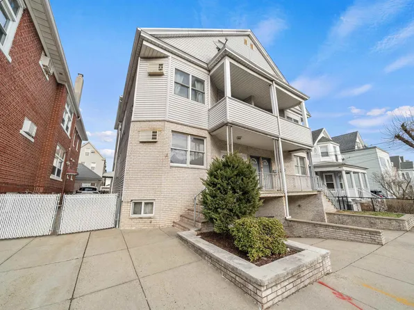 41 W 41st St, Bayonne, NJ 07002