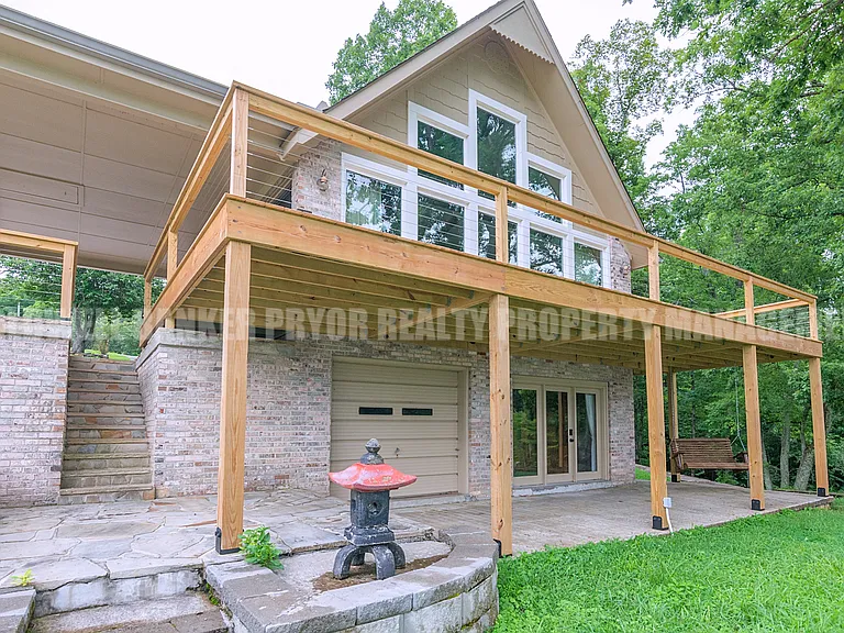 165 Lakeshore Ct — Photo 46