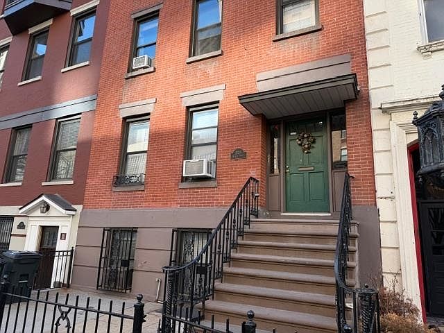 1st image of 228 Hudson St #3