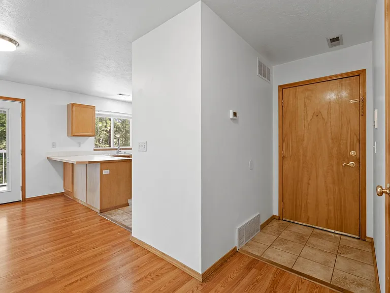1329 W Qualchan Dr — Photo 4