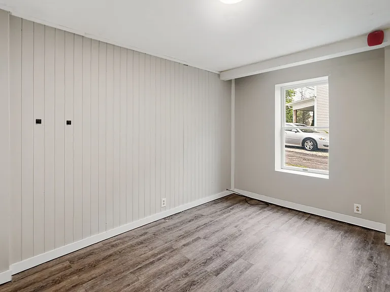 12 Elm St — Photo 8