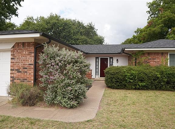 3rd image of 1019 Harbor Lakes Dr
