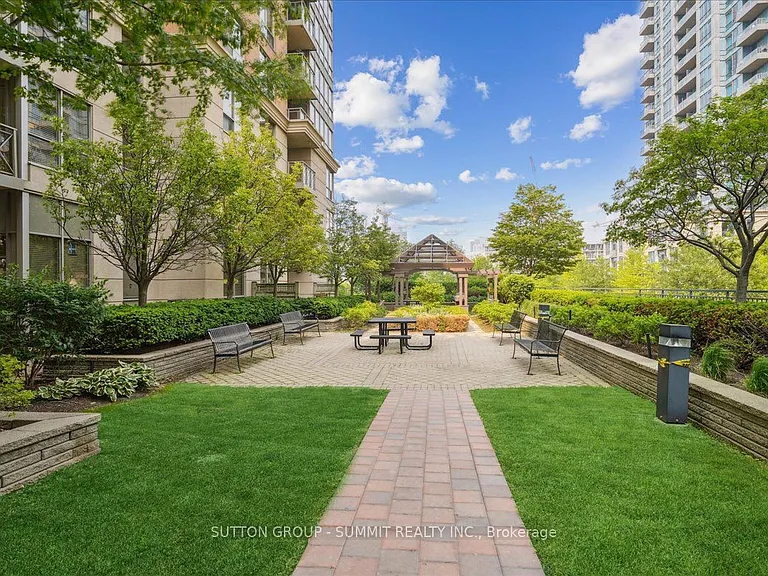 5229 Dundas St W #511 — Photo 31