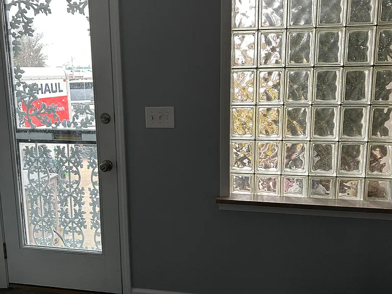 1204 Allen Ave — Photo 3