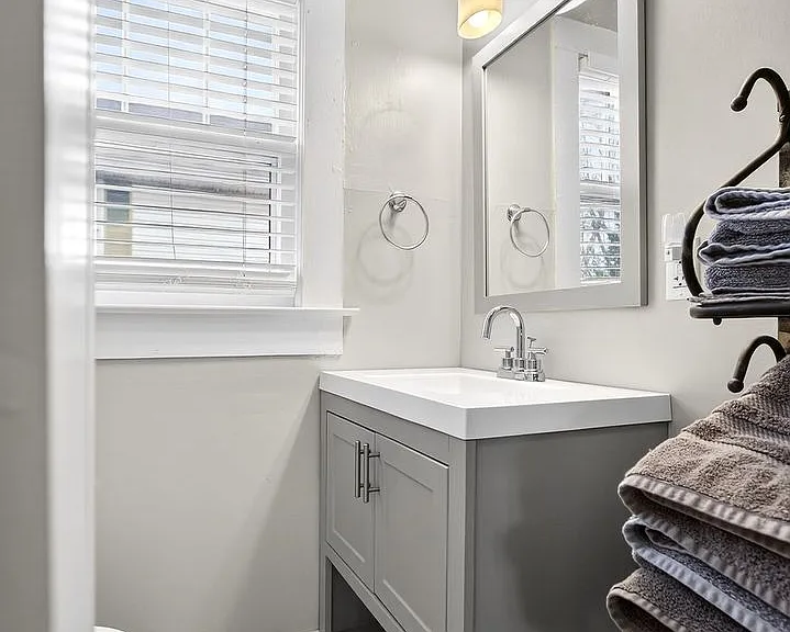 1735 Harle Ave NW — Photo 8