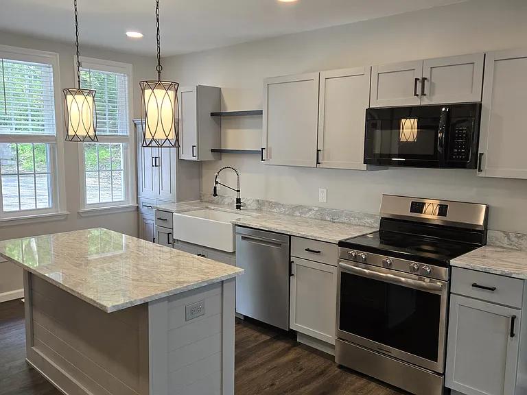 1086 William Flynn Hwy #3 — Photo 1