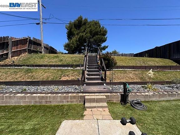 3rd image of 474 La Jolla St