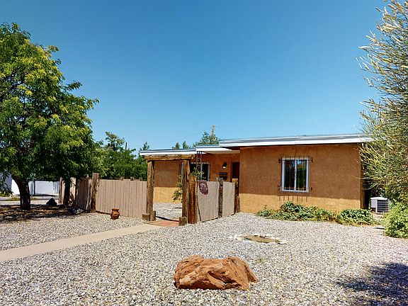 5th image of 400 Montclaire Dr SE