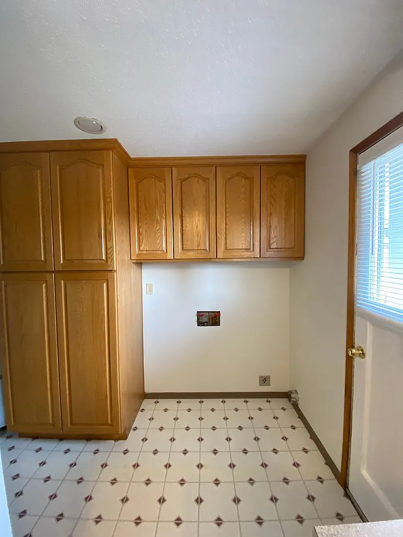 705 S. 45th Ave. — Photo 4
