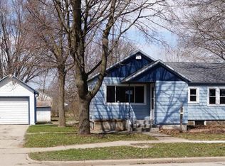 521 N Main St, Poynette, WI 53955
