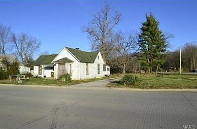 3rd image of 2104 Orchard Ave