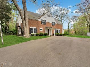 275 Connetquot Dr, Oakdale, NY 11769
