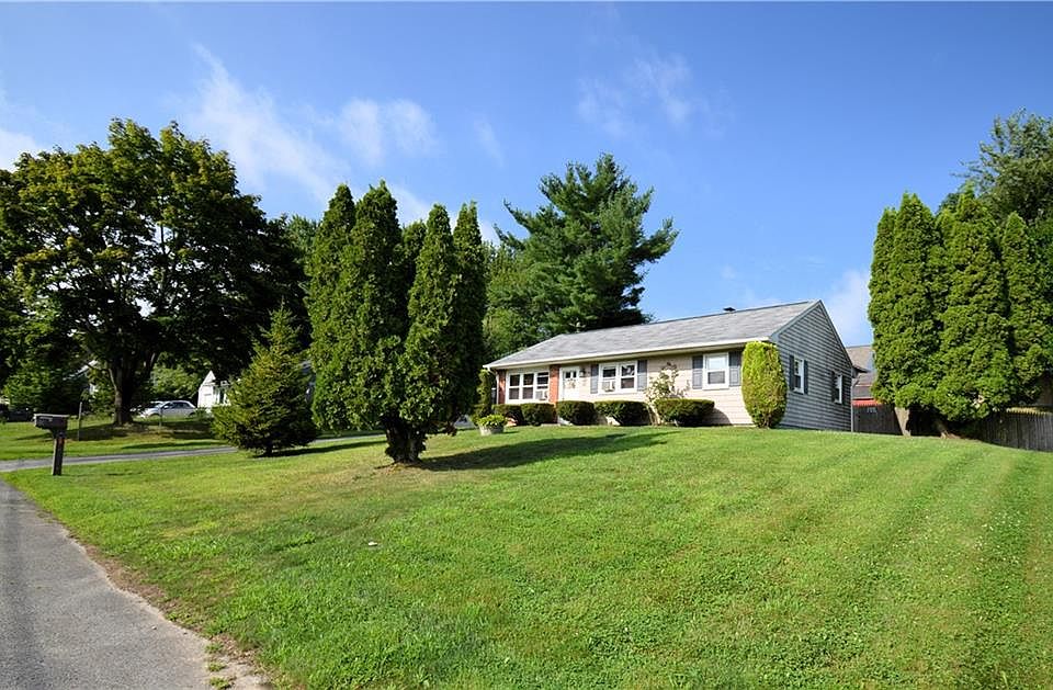 1st image of 10 Charlotte Dr