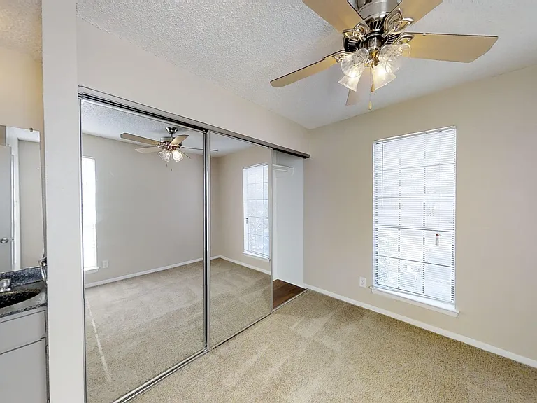 Willow Hill Apartments — Photo 22