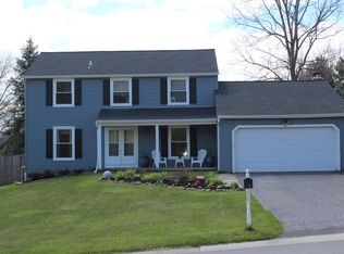 38 Bent Oak Trl, Fairport, NY 14450