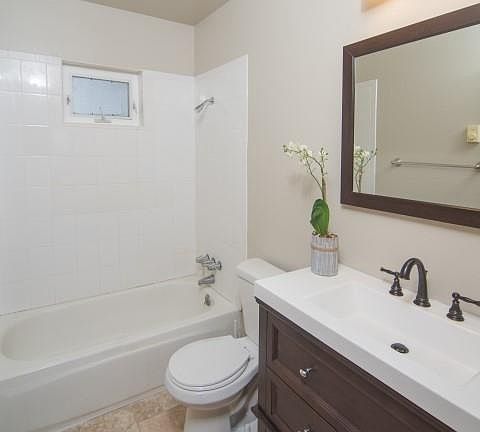 5th image of 851 Arrowhead Dr