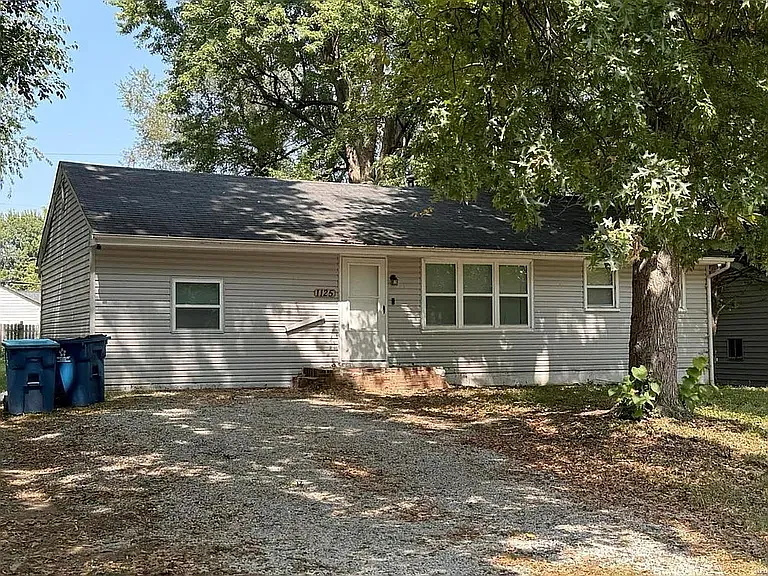 1125 Redman Blvd — Photo 1