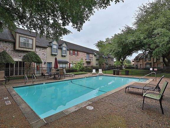 3rd image of 14715 Barryknoll Ln APT 125