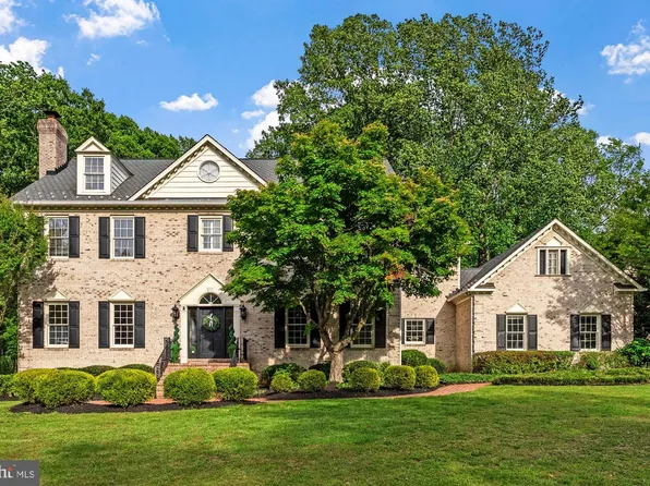 3501 Birdsboro Dr, Fairfax, VA 22033