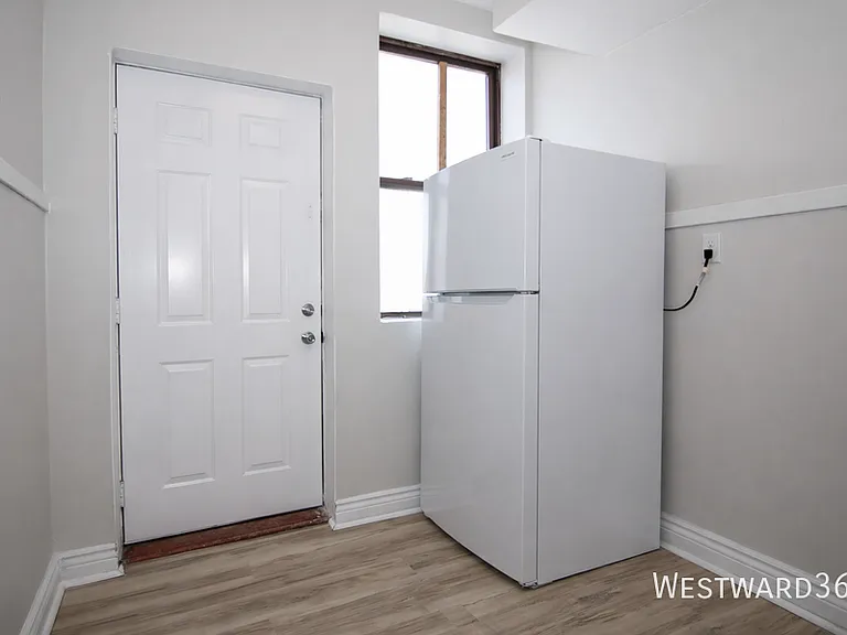 6702 S Wood St #2B — Photo 5