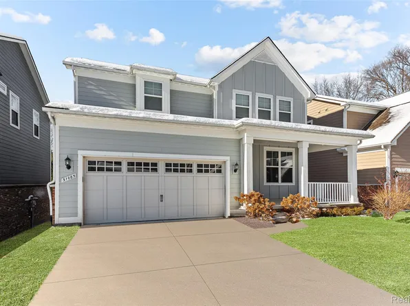31085 Tremont Ln, Beverly Hills, MI 48025