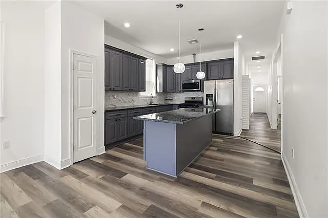 3 bed, 2.0 bath, 1400 sqft, $2,300 — Photo 3