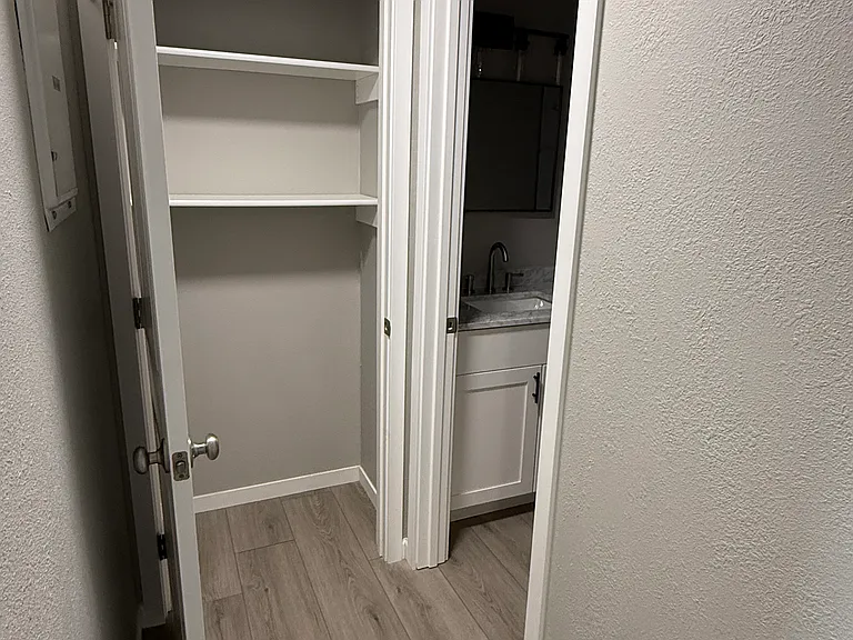 Cherry St — Photo 4
