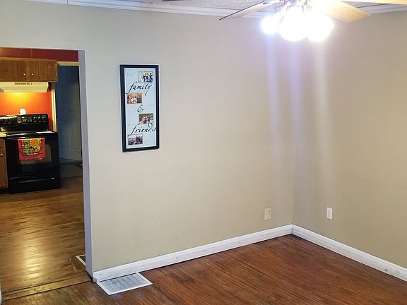 4th image of 907 Busseron St