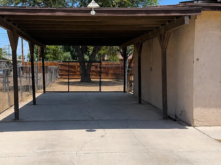 186 E Bonita St — Photo 2