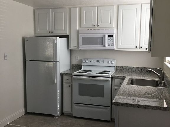 4th image of 2716 F St APT 06