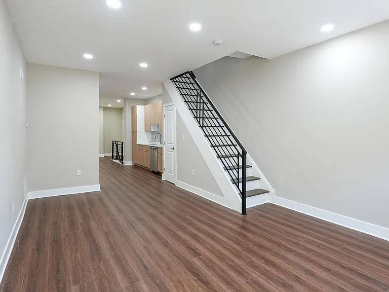 1709 Moore St — Photo 2