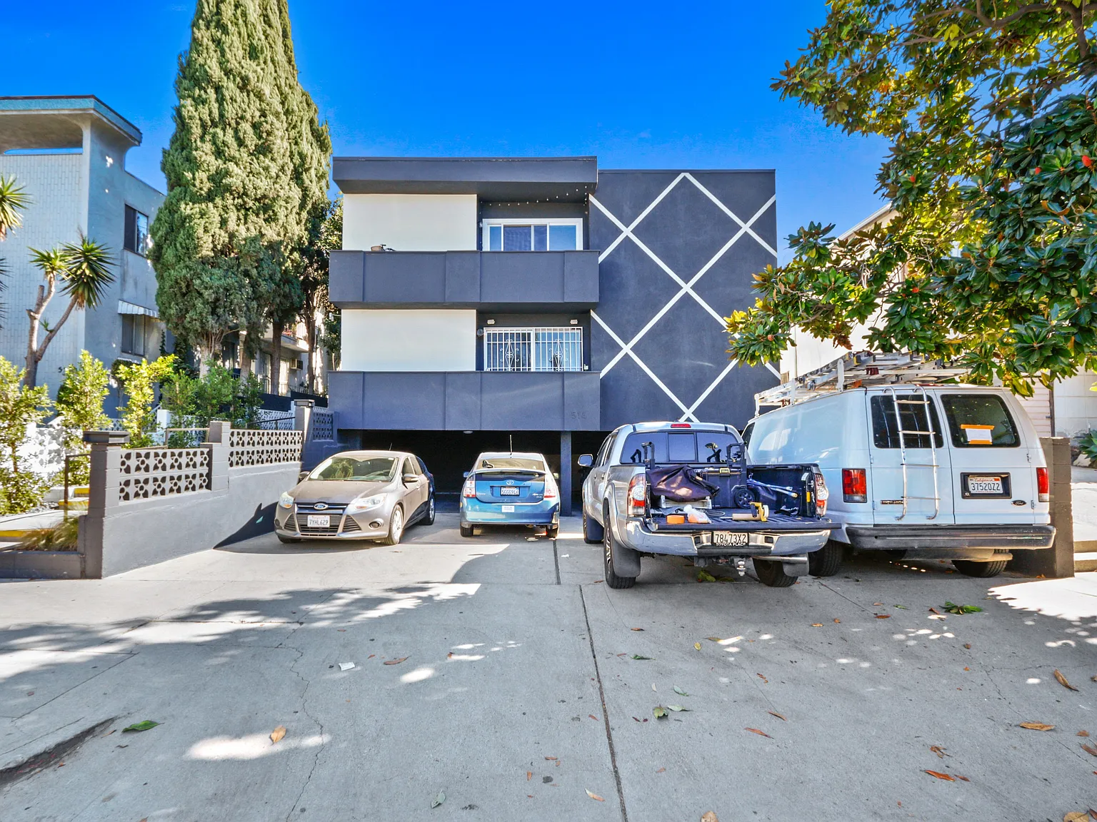 514 N Hayworth — Photo 1