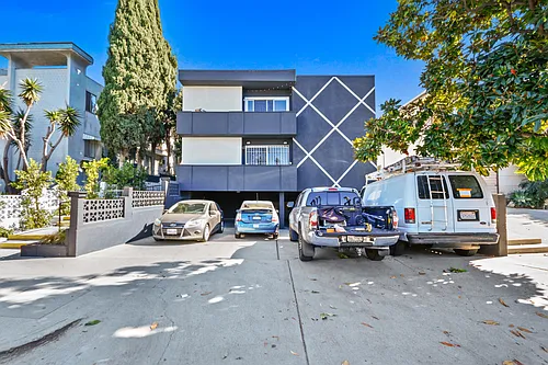 514 N Hayworth Photo 1