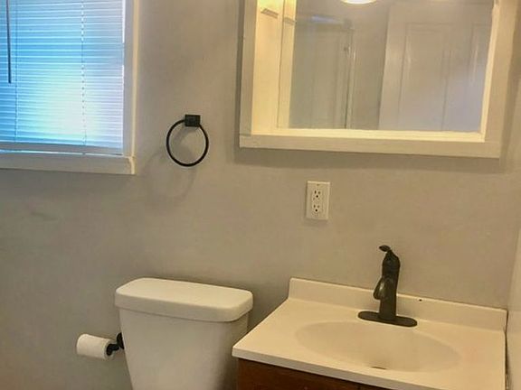 3rd image of 817 E Chestnut St #1