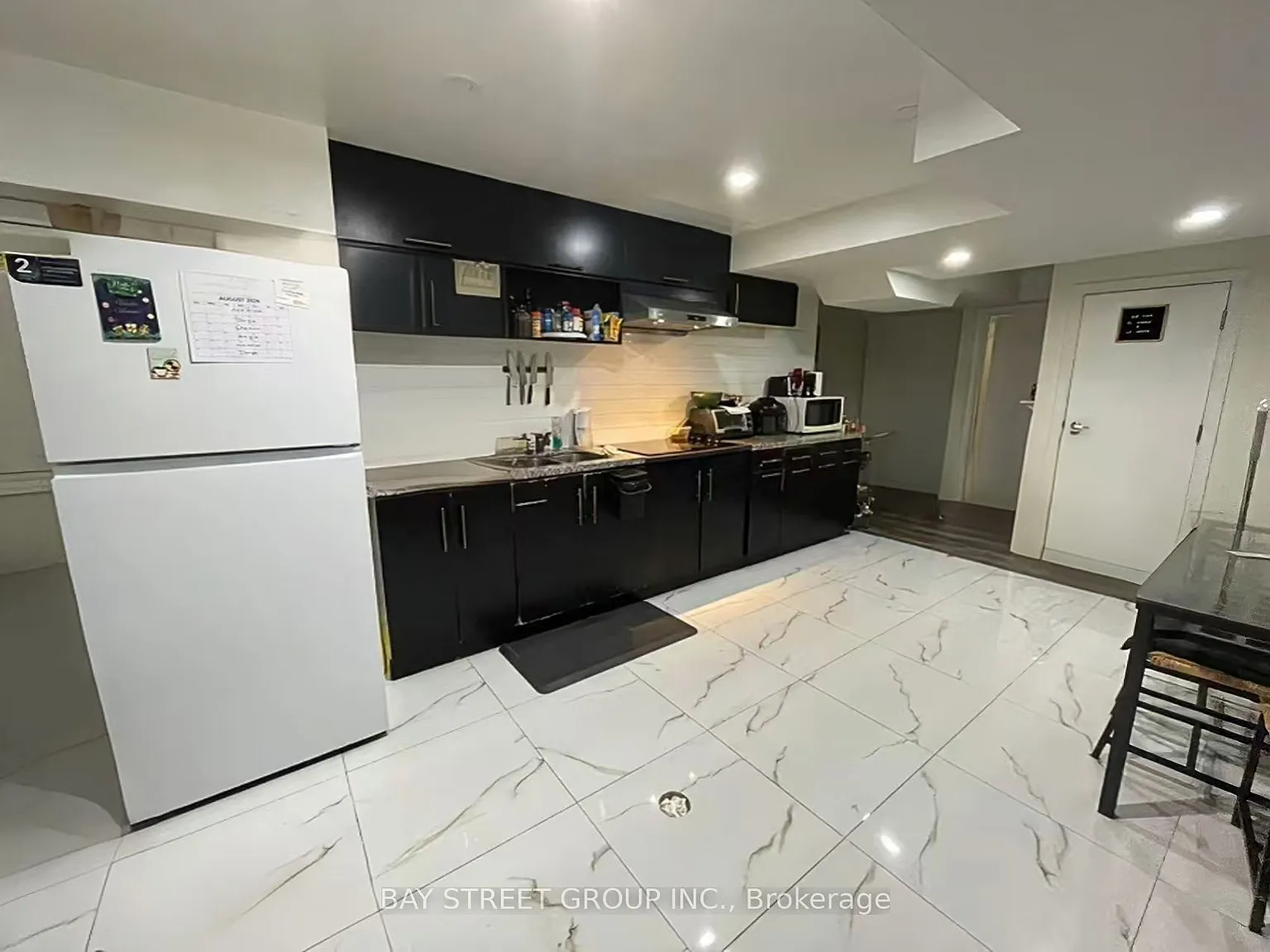 3 bed, $2,200 — Photo 1