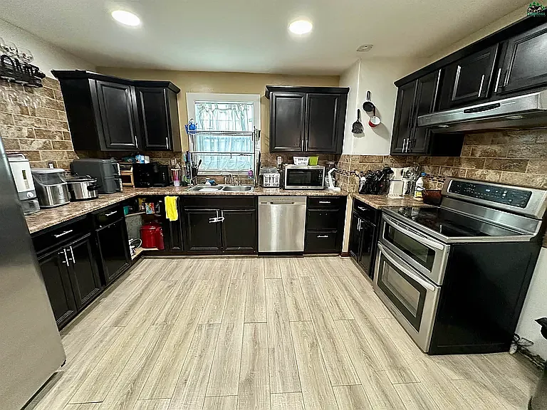 4 bed, 2000 sqft, $3,200 — Photo 3
