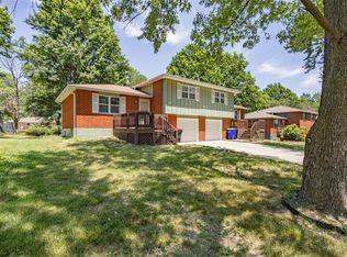 612 NE Columbus St APT A, Lees Summit, MO 64063