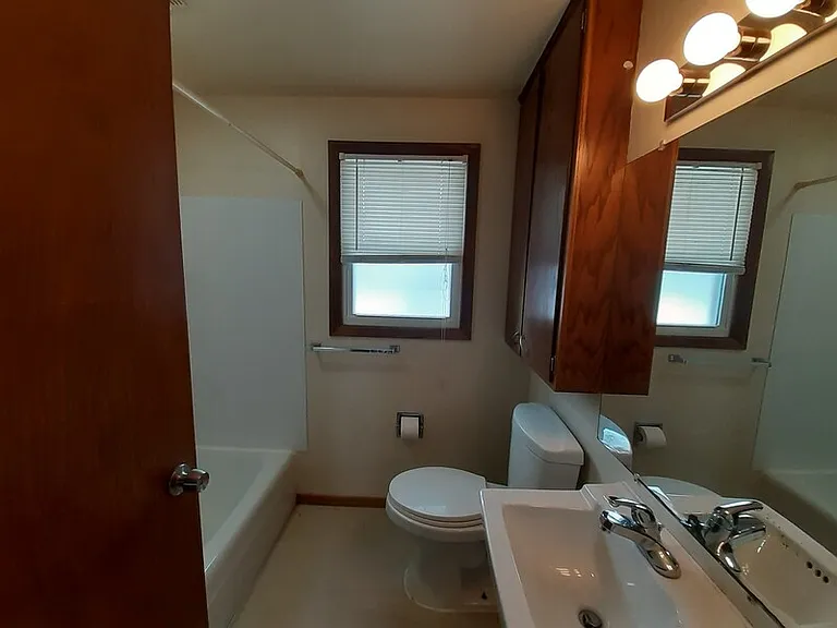 1118 Melrose Ct — Photo 6