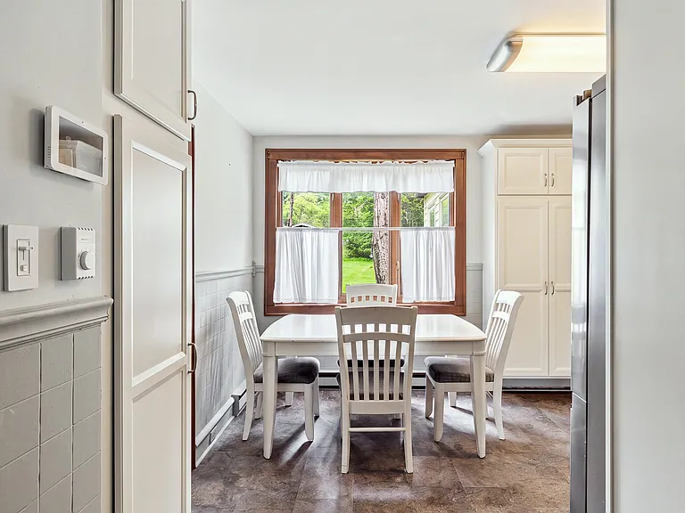 253 Thomas Rd — Photo 13