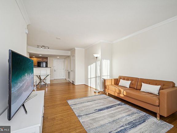 3rd image of 2220 Fairfax Dr APT 302