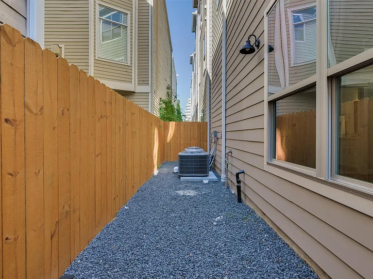 1244 W 26th St — Photo 5