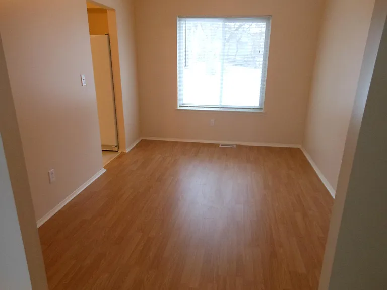 8551 Glendale Dr — Photo 4